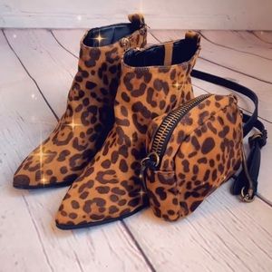 Leopard print boot w/ matching handbag